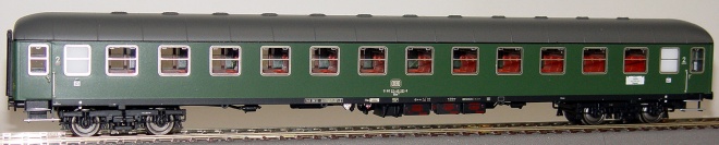 Passenger car 2nd class type Bum 232 of "Worthersee" train<br /><a href='images/pictures/LS_Models/46141.jpg' target='_blank'>Full size image</a>